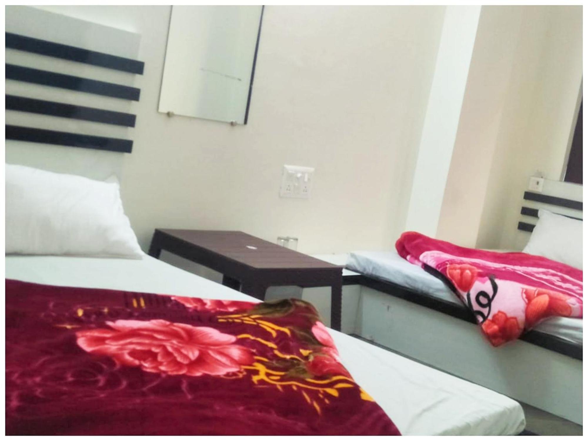 A Premium Hotel Sheeva Inn Near Temple - Fully Air Conditioning - Best Hotel Kankhal المظهر الخارجي الصورة